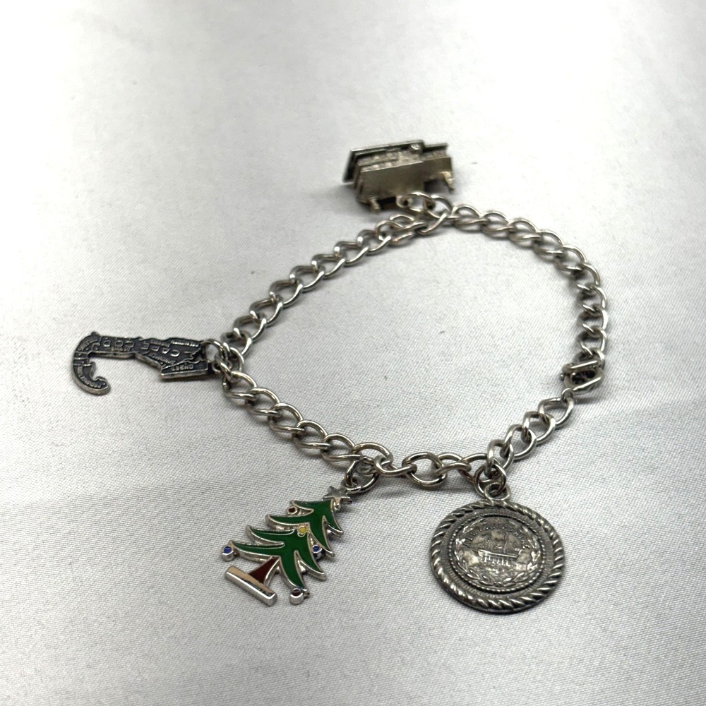 Vintage Sterling Silver Charm Bracelet 7in 4 charm Good Cape Cod Trapp Lodge